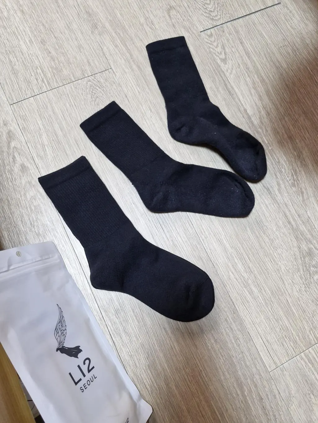 도톰한 착용감과 부드러운 촉감 좋아요.세탁후 잔보플은 살짝 있어요.발목이 좀더 아주