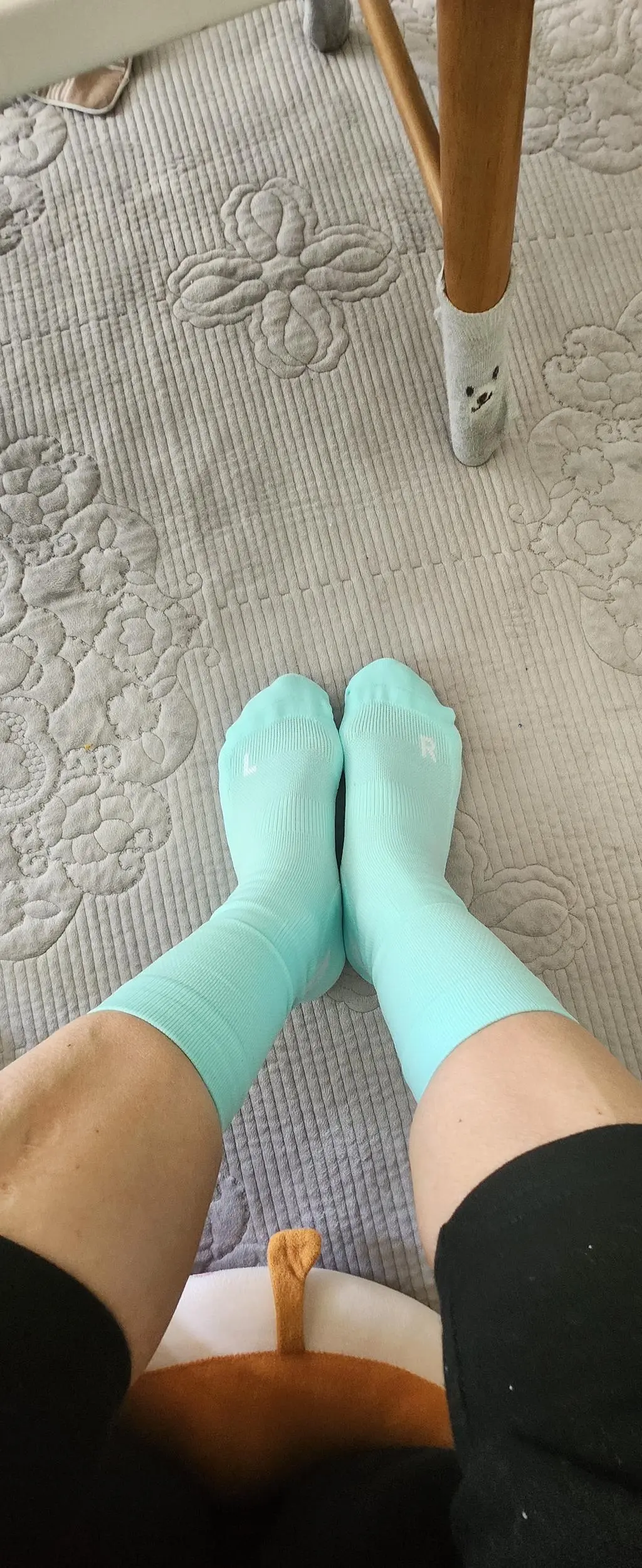 다른 양말보다 더 좋을지 하고 반심반의하고 주문했는데 발가락  쪼여주고 모아주는건 