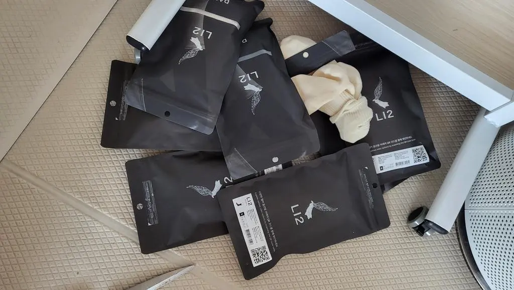 바닥두께가 제가 원하는 두께라 폭신하면서 과하지 않아 좋아요. 제가 발목이 두꺼워서