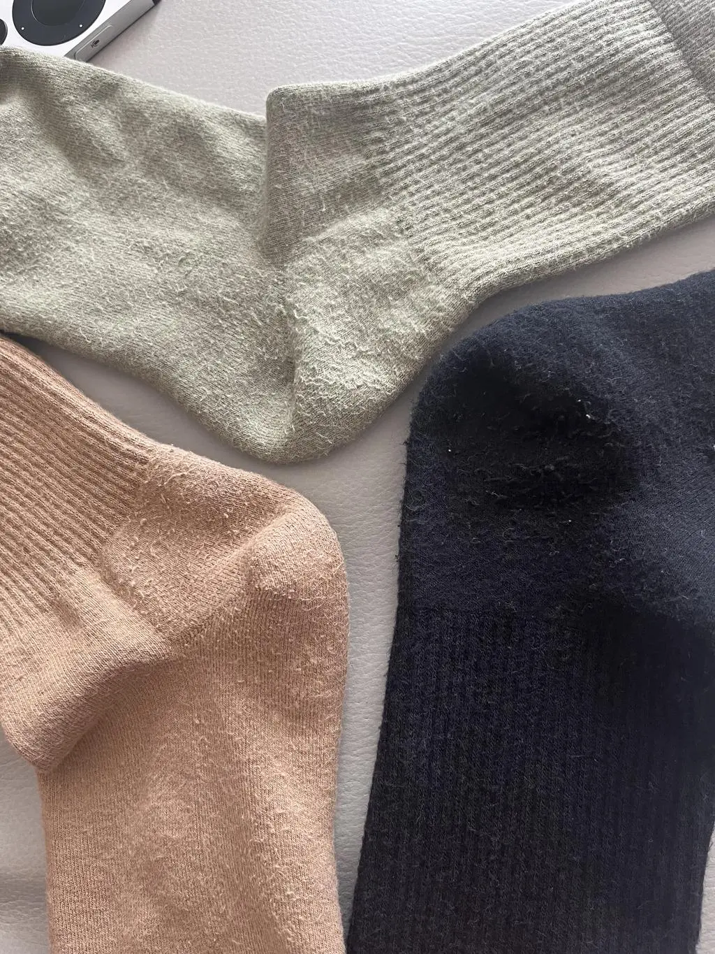 음 기대와 가격 대비 퀄리티가 너무 안 좋네요. 착용하고 세탁 2회 만에 보풀이 너무 많