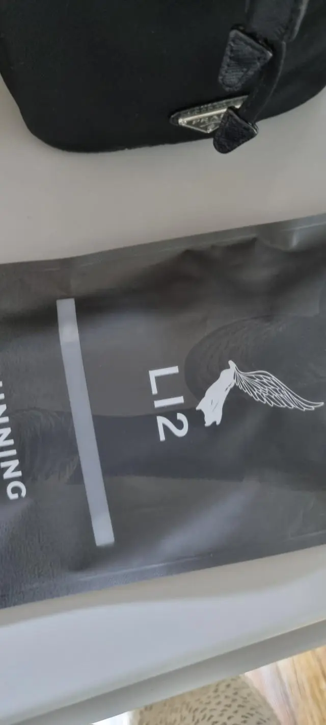 아직 신어보지는 않았는데 색상은 마음에 들어요
