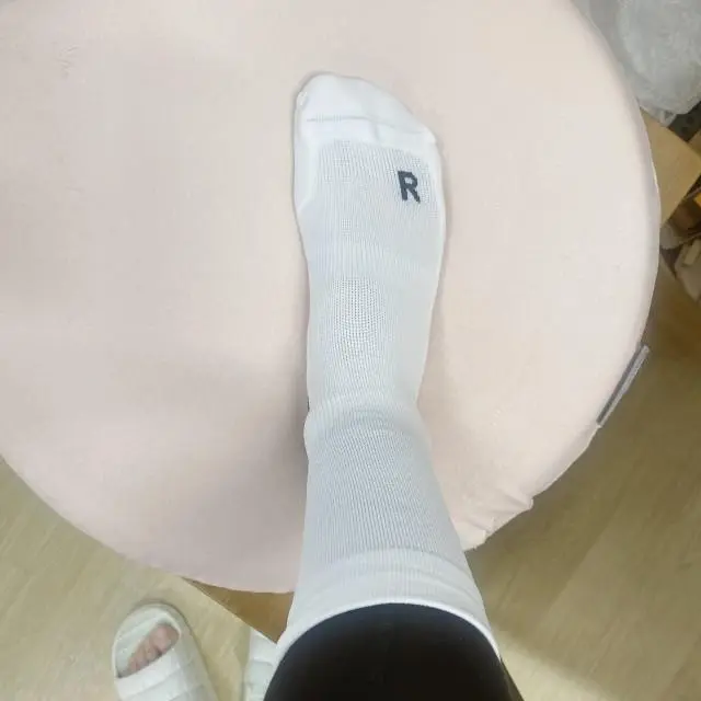 점심때 12시쯤 주문하고 당일 오후 5시넘어 받았어요. 와~이런 스피드한 배송 첨봐요. 