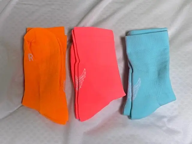 신기전에는 양말이 작아보였는데 다행이 아주 잘맞고 두껍지도 않고 색상도 짱짱하게 이