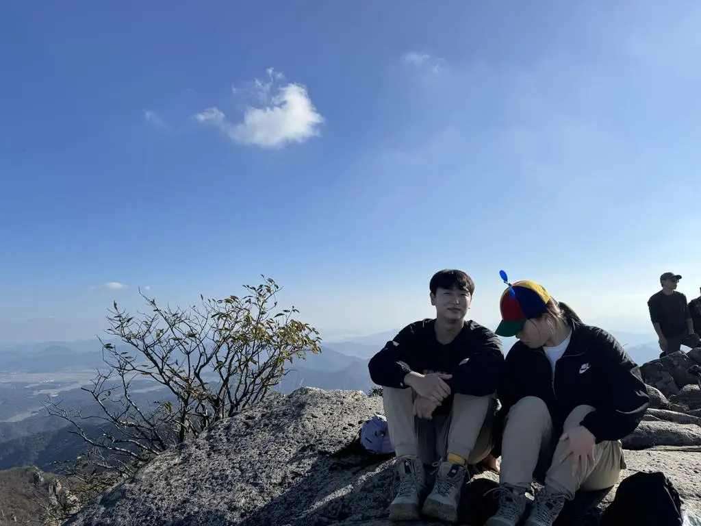 신어보니 넘 좋아서 남자친구꺼랑 제꺼랑 색상별로 구매했어요 ㅎㅎㄹ 저의 1픽은 민트