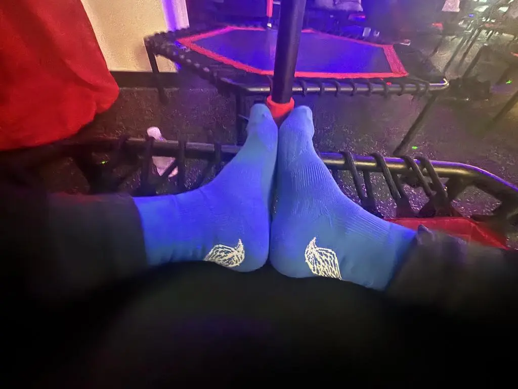 무지외반증이라 엄지발가락이 많이 기울어지고  발피로도가 상당히.높은편입니다  운동