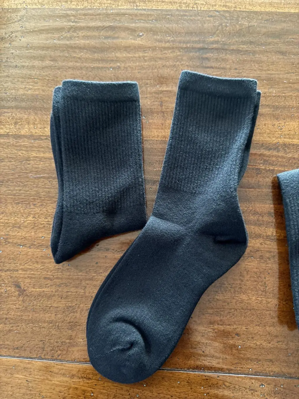 장목이고 사이즈 넉넉하며 쫀쫀하고 폭신한 착화감 너무 좋으네요
