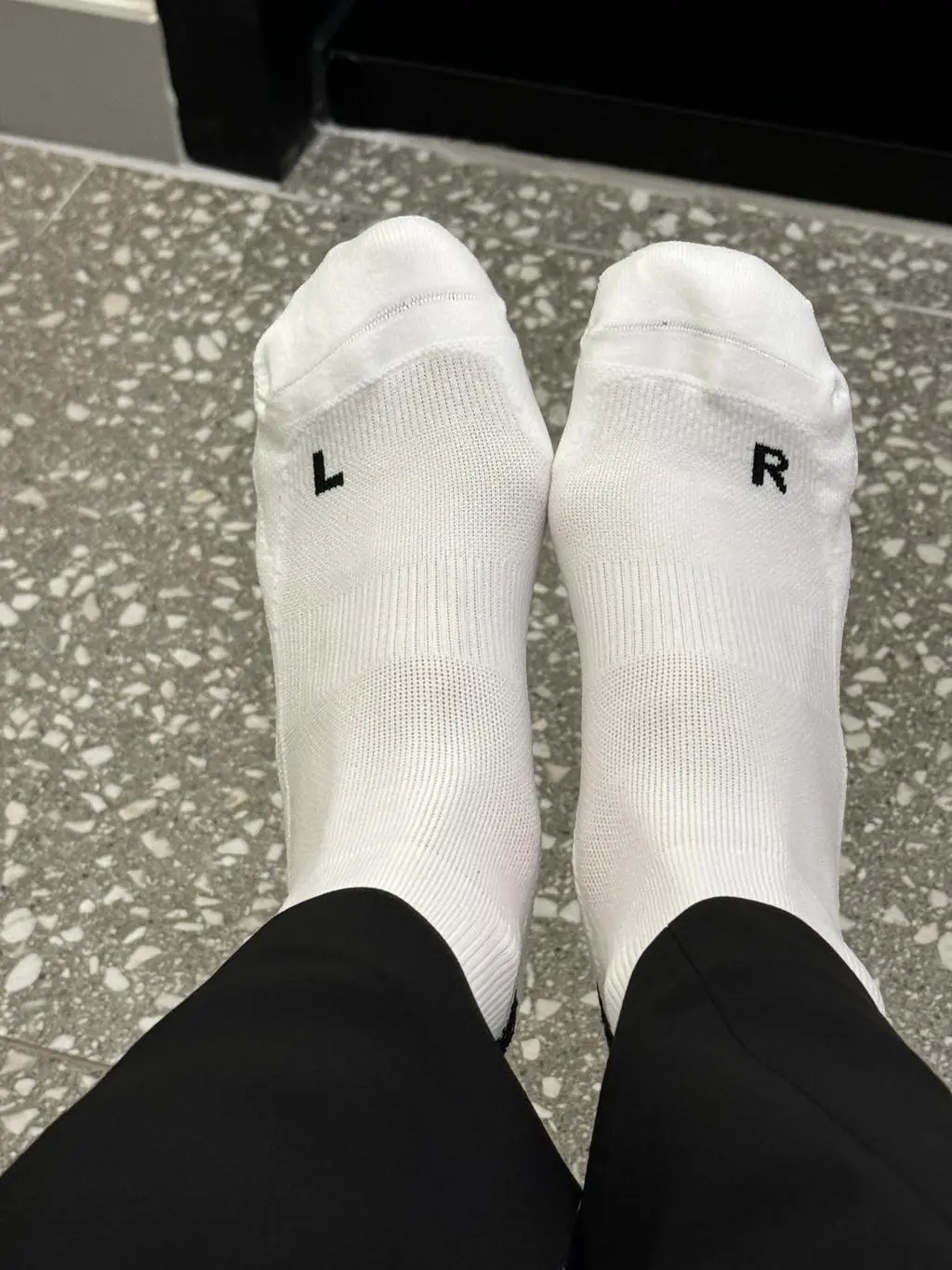 발목을잡아주고 발바닷이폭신