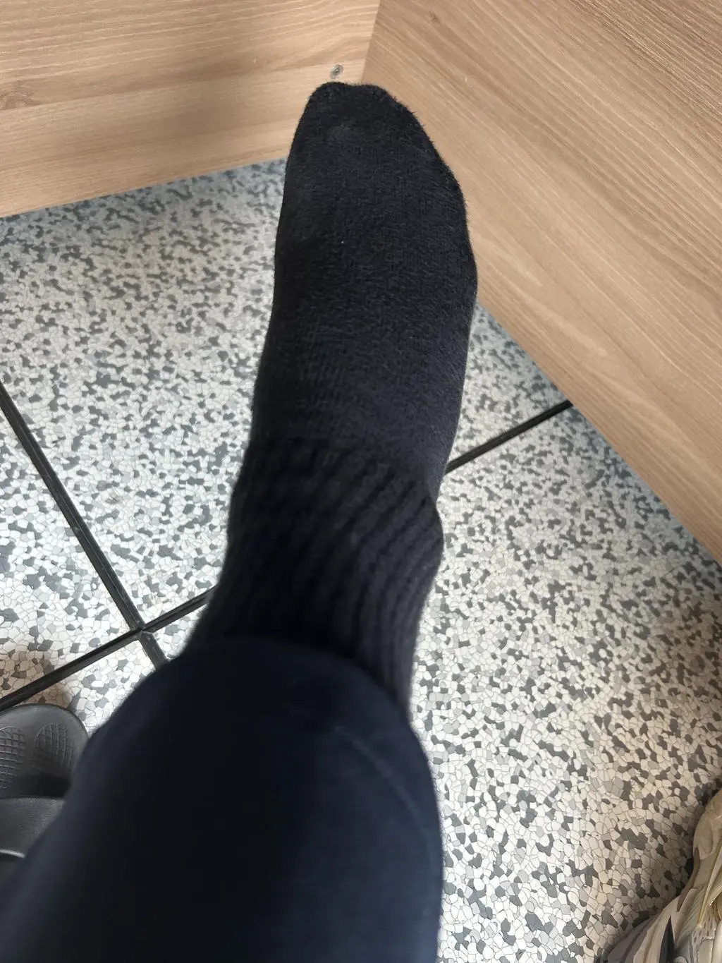 따뜻하고 폭신폭신해서 팍팍한 삶을 위로해주는 고마운 양말입니다 
