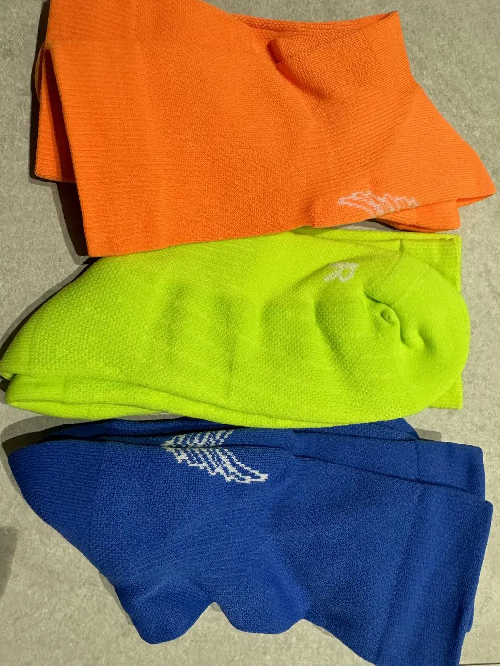 부드럽고 아주 좋아요. 더 신어보기는 해봐야 하지만 현재까지는 아주 만족함