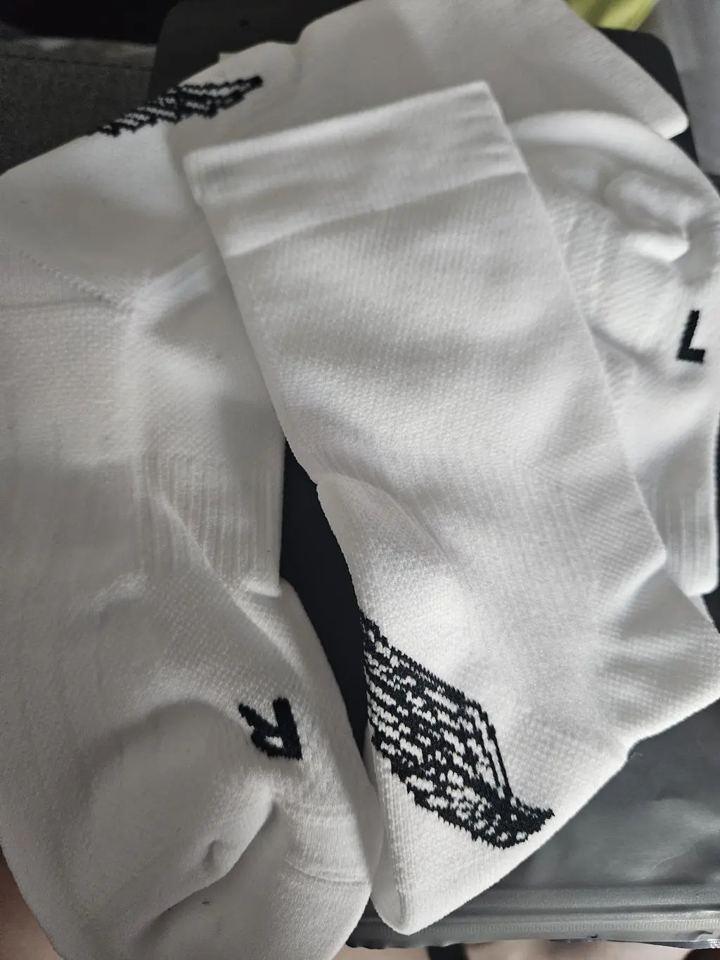 탄탄하게 발을 잘 잡아줘서 러닝할때 피로감이 줄어드네요