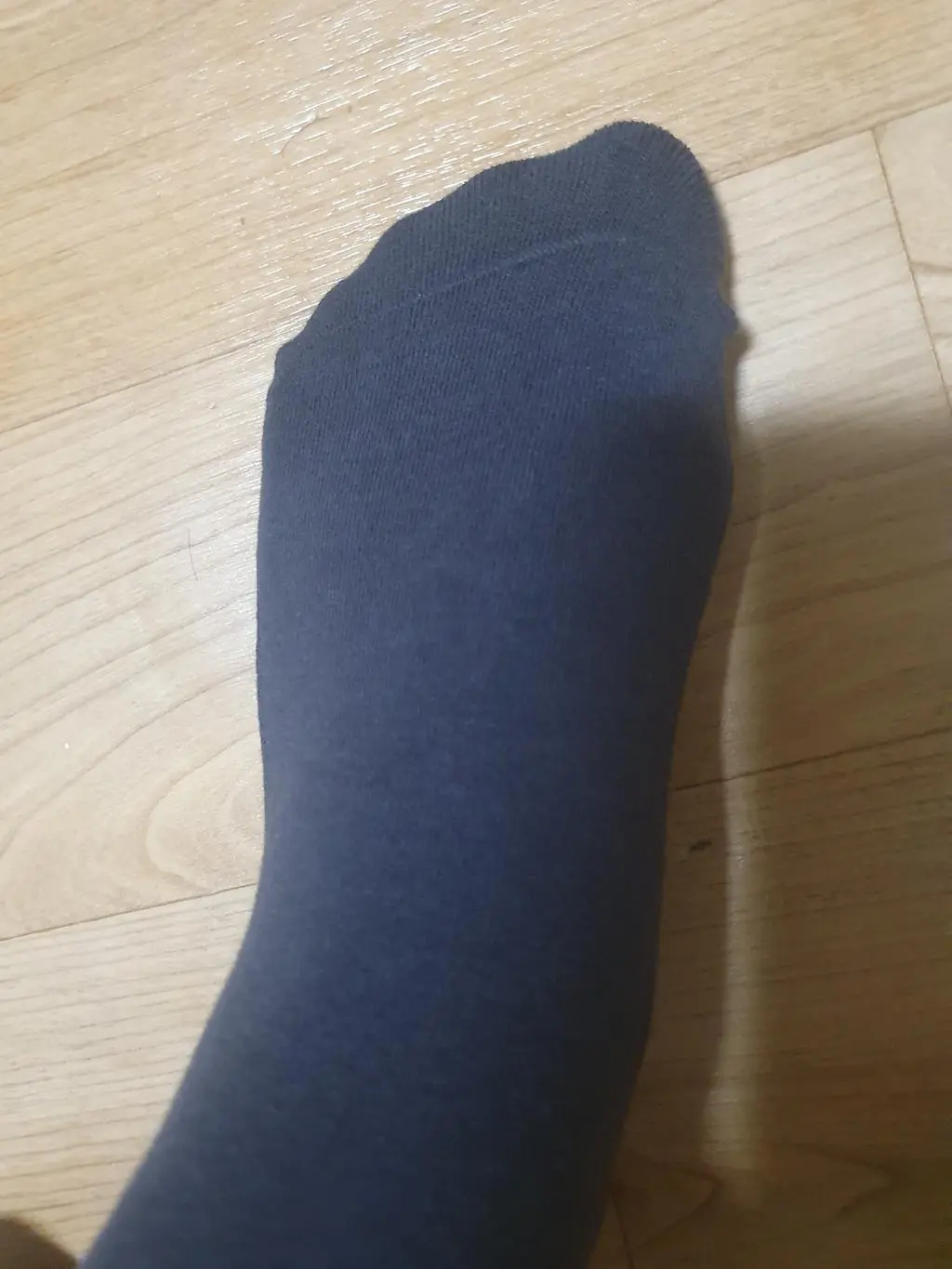 크게 기대하진 않았는데..  넘 봏네요. 이제야 정착할 양말 찾은거같아요.  발에 착붙하