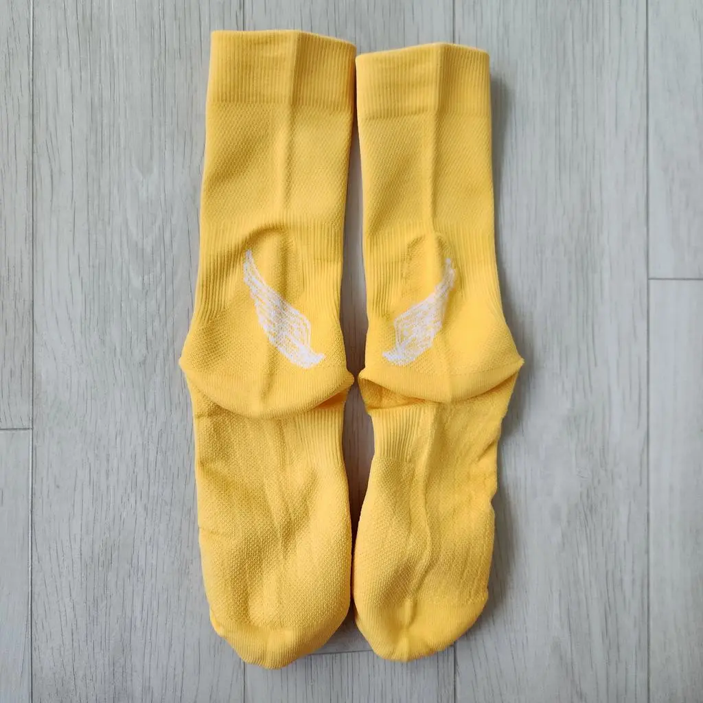 제 성이 금씨라 골드색 양말을 착용하고 날라다니고 싶었는데 제 입맛에 맞는 양말을 리