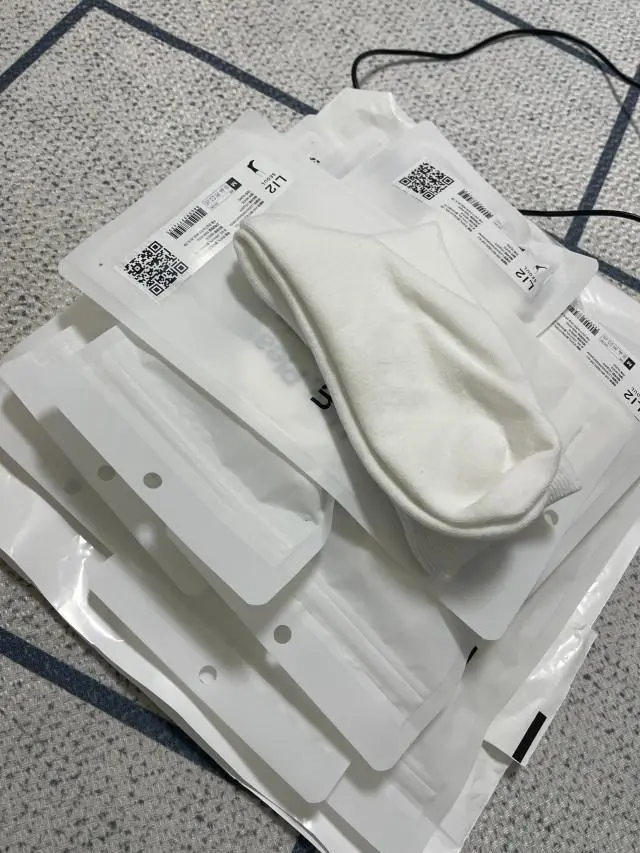 적당한 두께감에 발에 착 감기는 느낌
