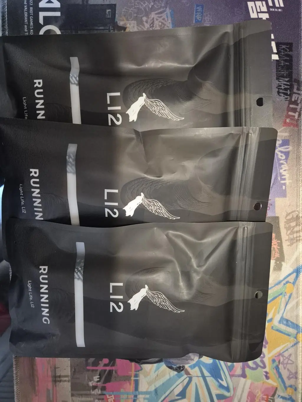 주말에 런닝할 때 신을려고 주문했어요,  생각보다 얊아요. 포장 깔끔하고 좋아요.