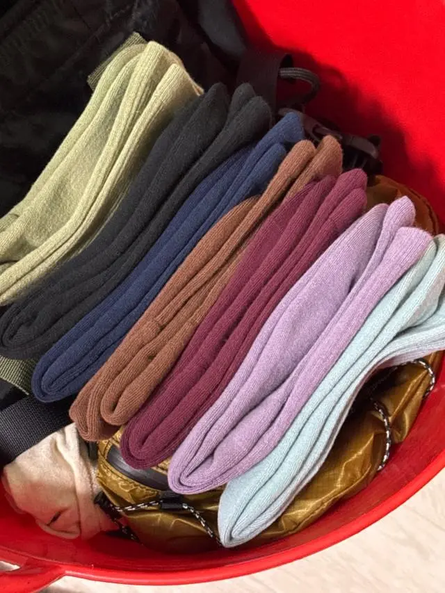 배송이 반나절만에 와서 좋은 의미로 너무 놀랐습니다◡̈ 색이 실제로보니 사진보다 에