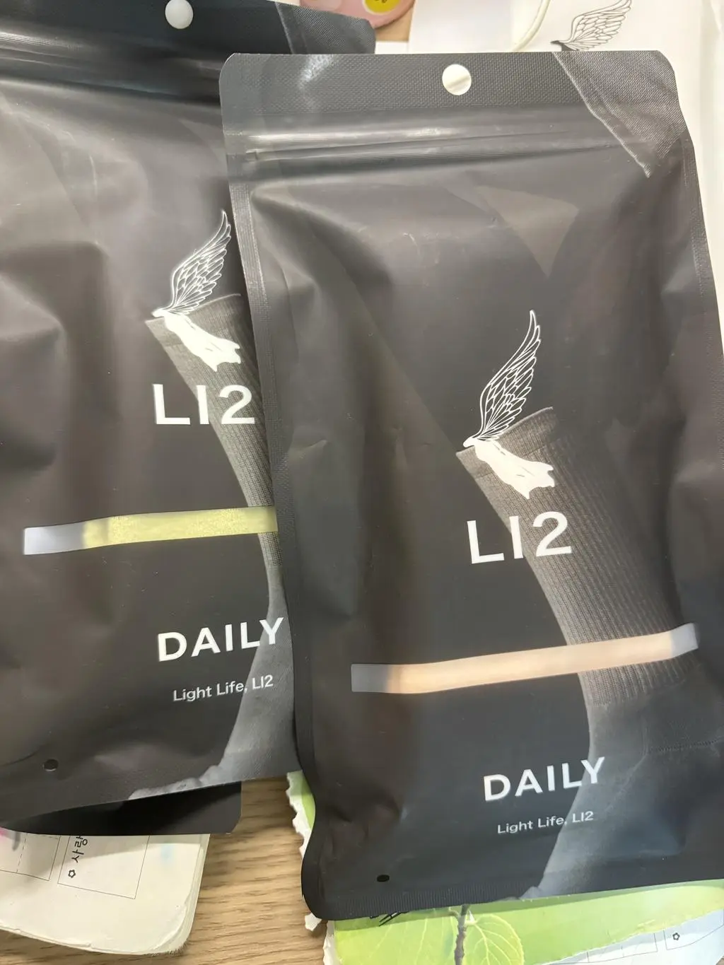 두툼하고 좋네요ㅎㅎㅎ 병동선생님들이랑 나눠신었어요 색도 너무 예뻐요