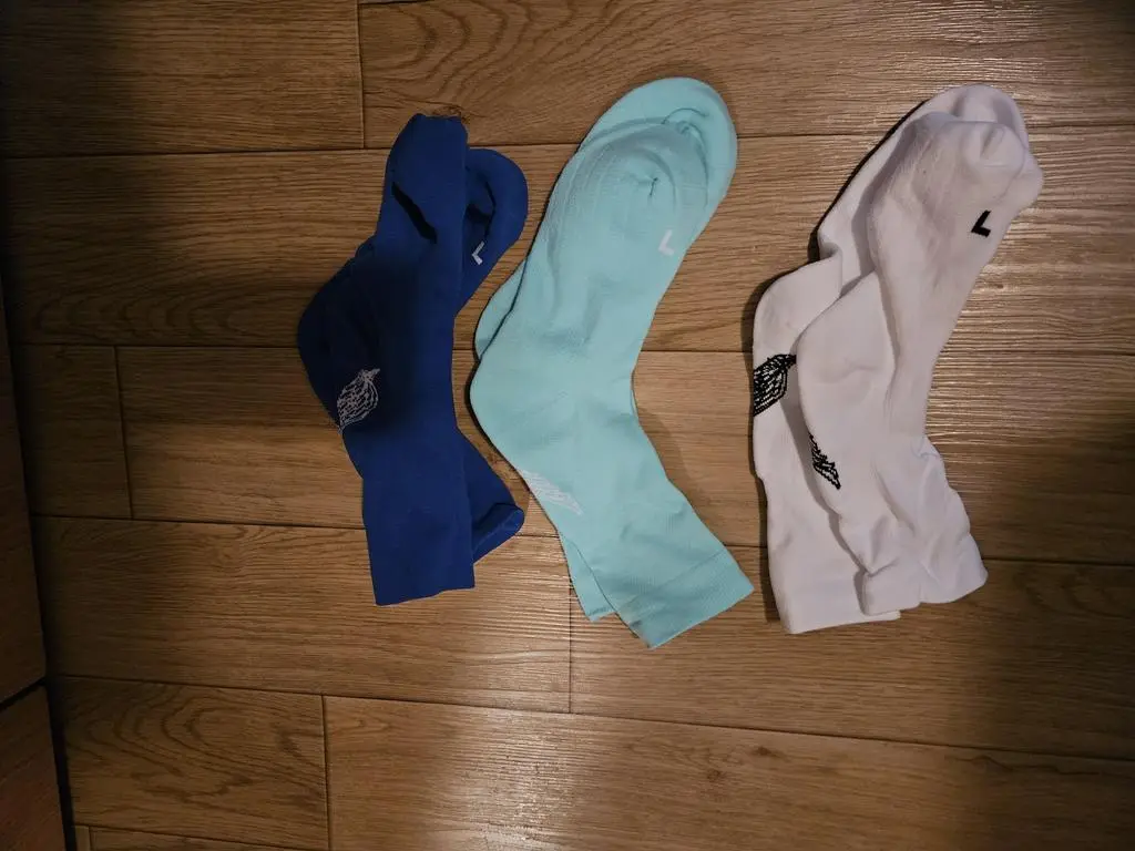 솔직히 별로 기대 않했는데 넘 좋아요. 착용감도 좋고 신고 10키로 런닝 해 보았는데 기