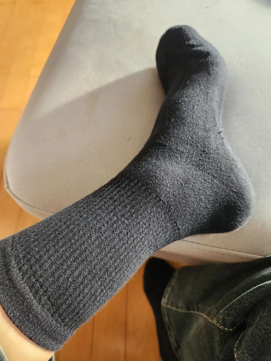 확실히 저렴한 양말보다는 포근하고 부드러운 촉감이예요 근데 첨 신었는데 벌써 보풀같