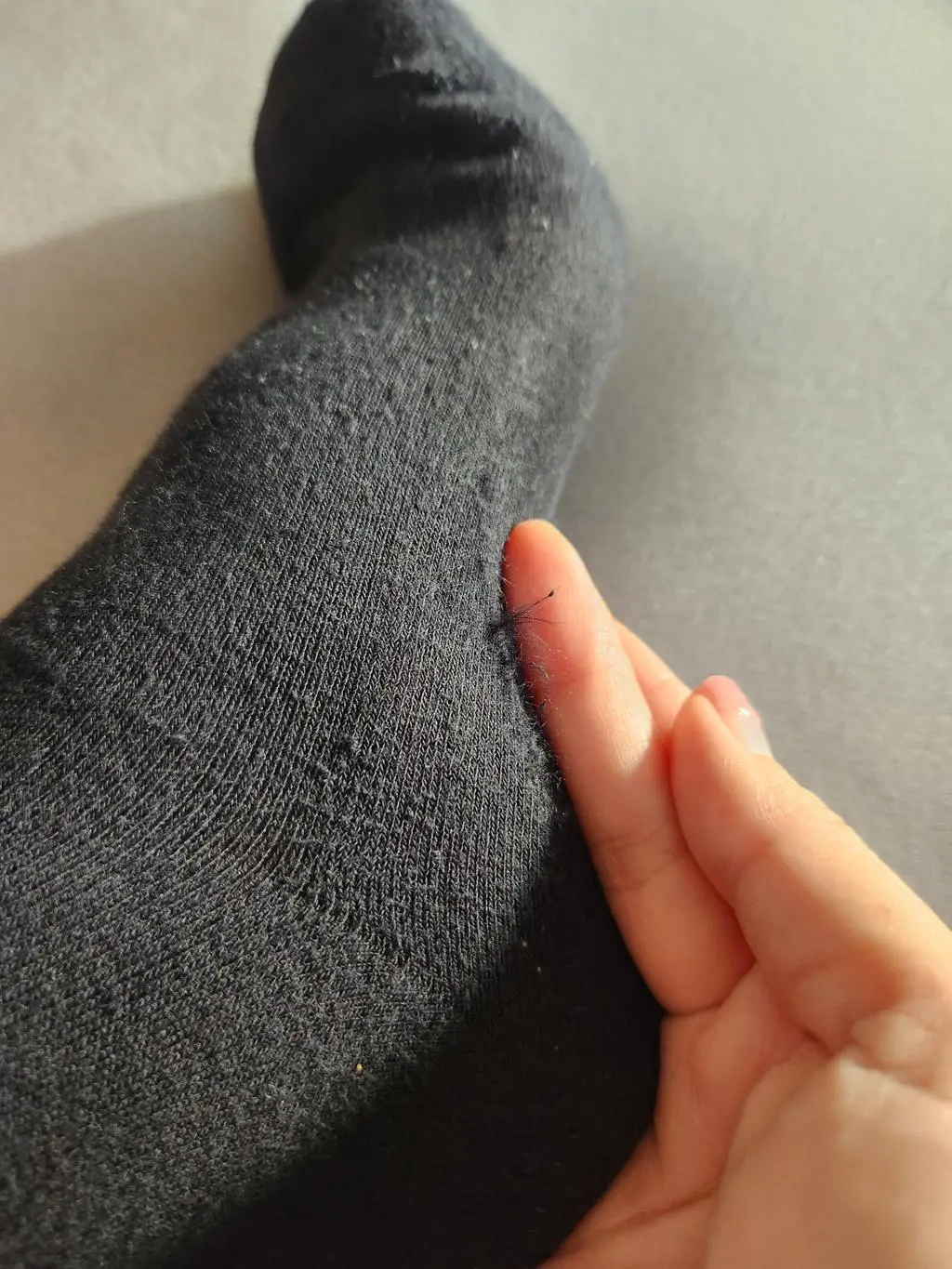 확실히 저렴한 양말보다는 포근하고 부드러운 촉감이예요 근데 첨 신었는데 벌써 보풀같