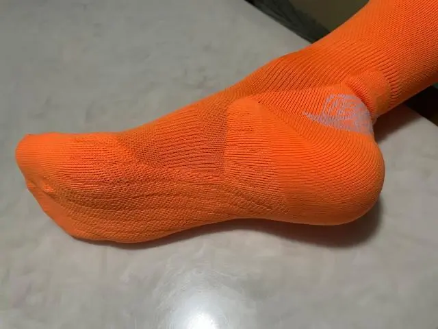 색상이 이뻐요 . 발에 착 감기고 ,잘 사용하겠습니다
