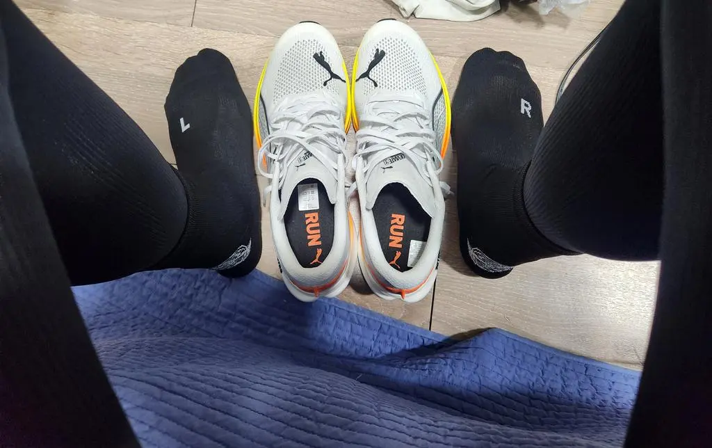 오 기대이상입니다 바닥은 쿠션있고 발등은 얇고 딱 이상적이네요 무지외반등 엄지뼈쪽