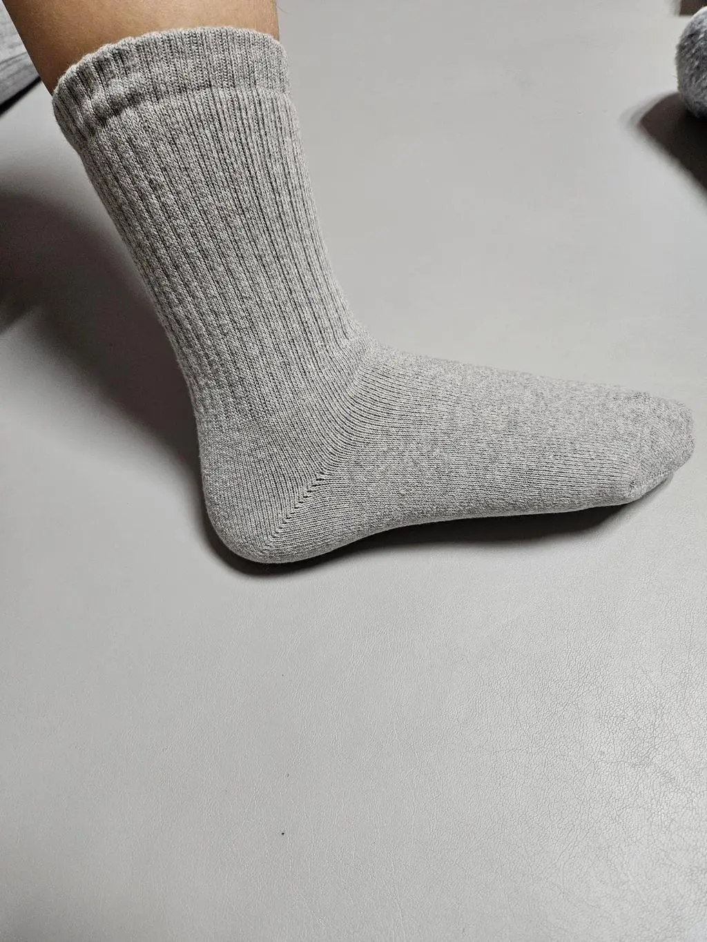 두꺼운 안감에 답답했던 기모양말의 혁신이네요.
