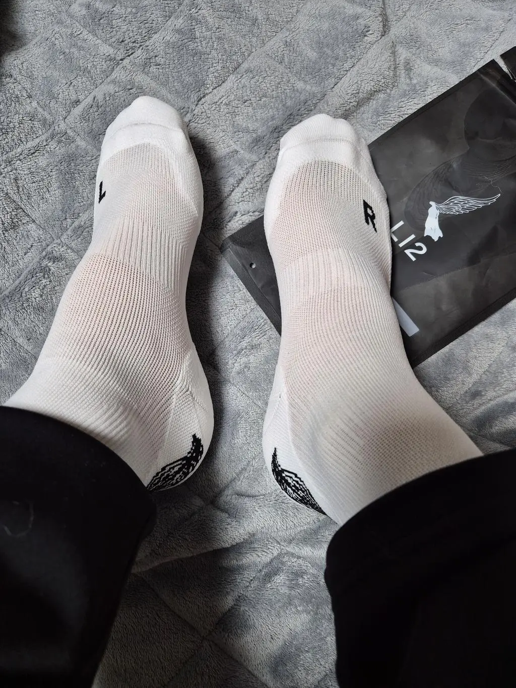 운동화 사이즈 260이라 S 선택,  처음엔 종 두툼해서 뒷꿈치까지 양말이 못 덥나했는데