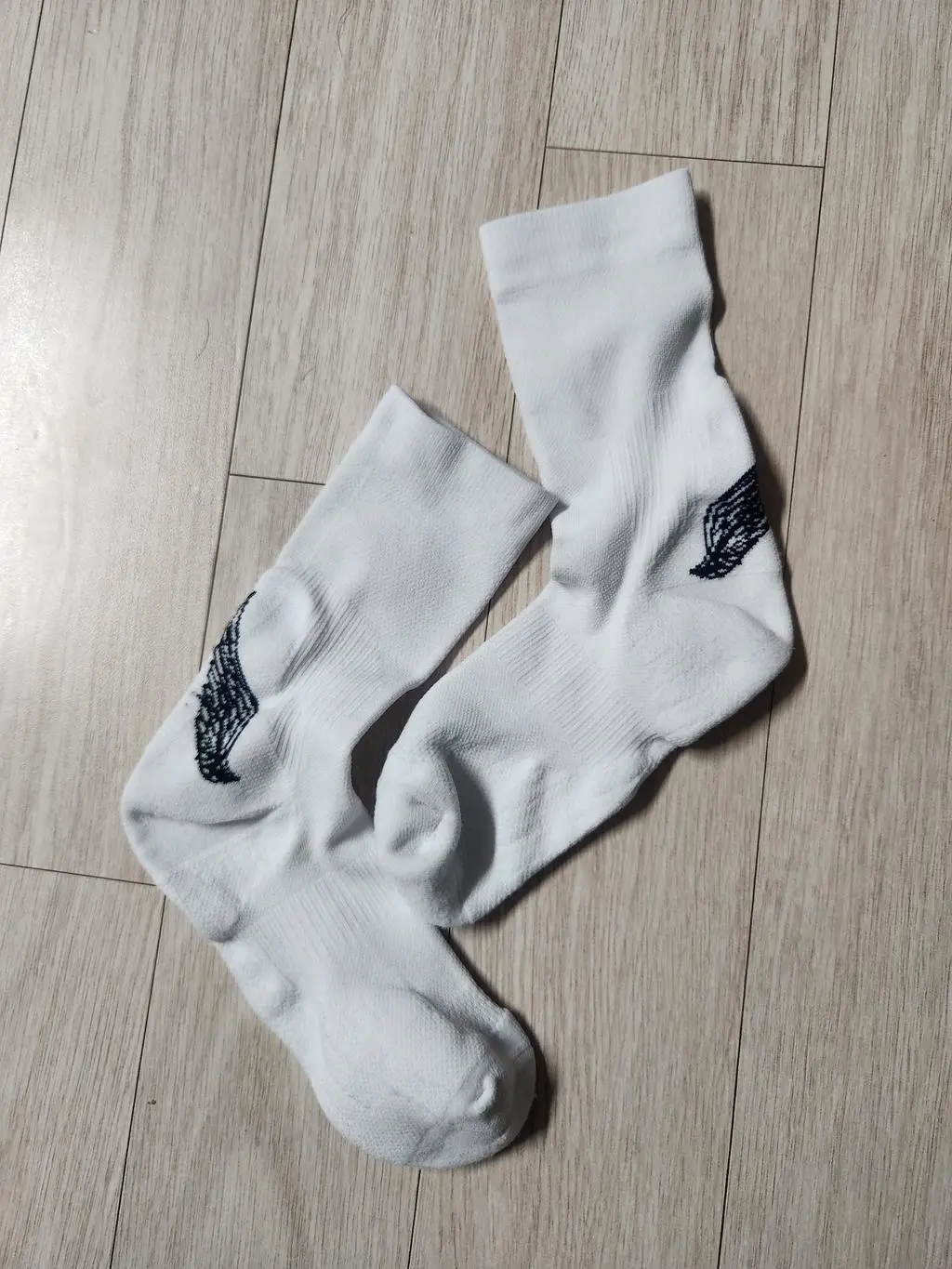 생각보다 양말이 얇아서 과대광고에 또 낚였구나 하고 생각하고 그냥 신고 10km뛰는데 