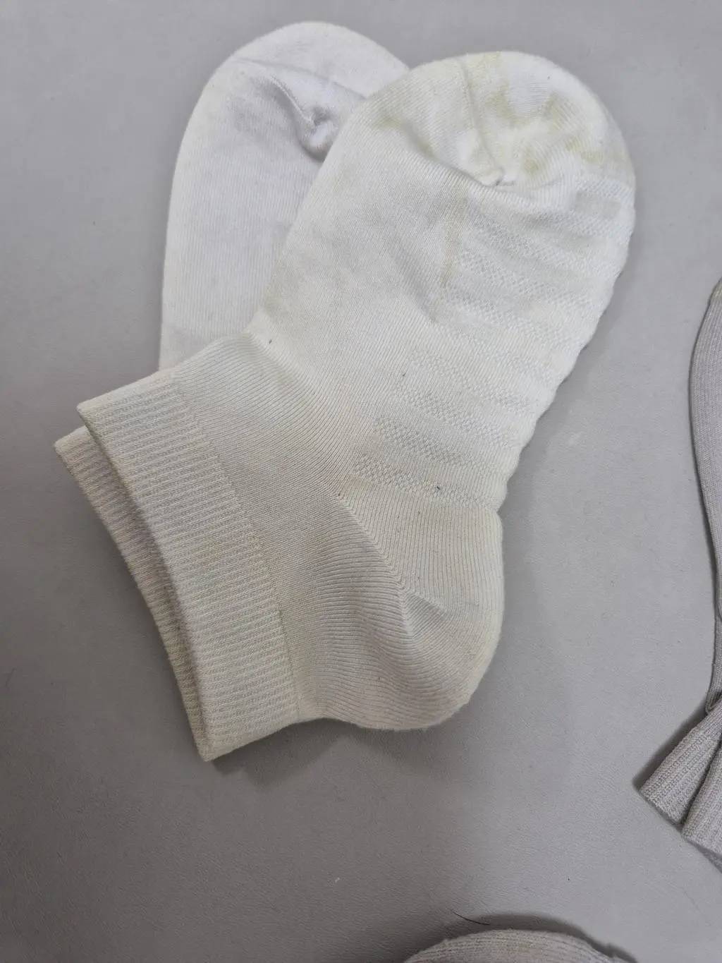 겨울 양말 주문 후 여름 양말은 처음 입니다 이전보단 배송이 늦었어요 도착하자마자 양