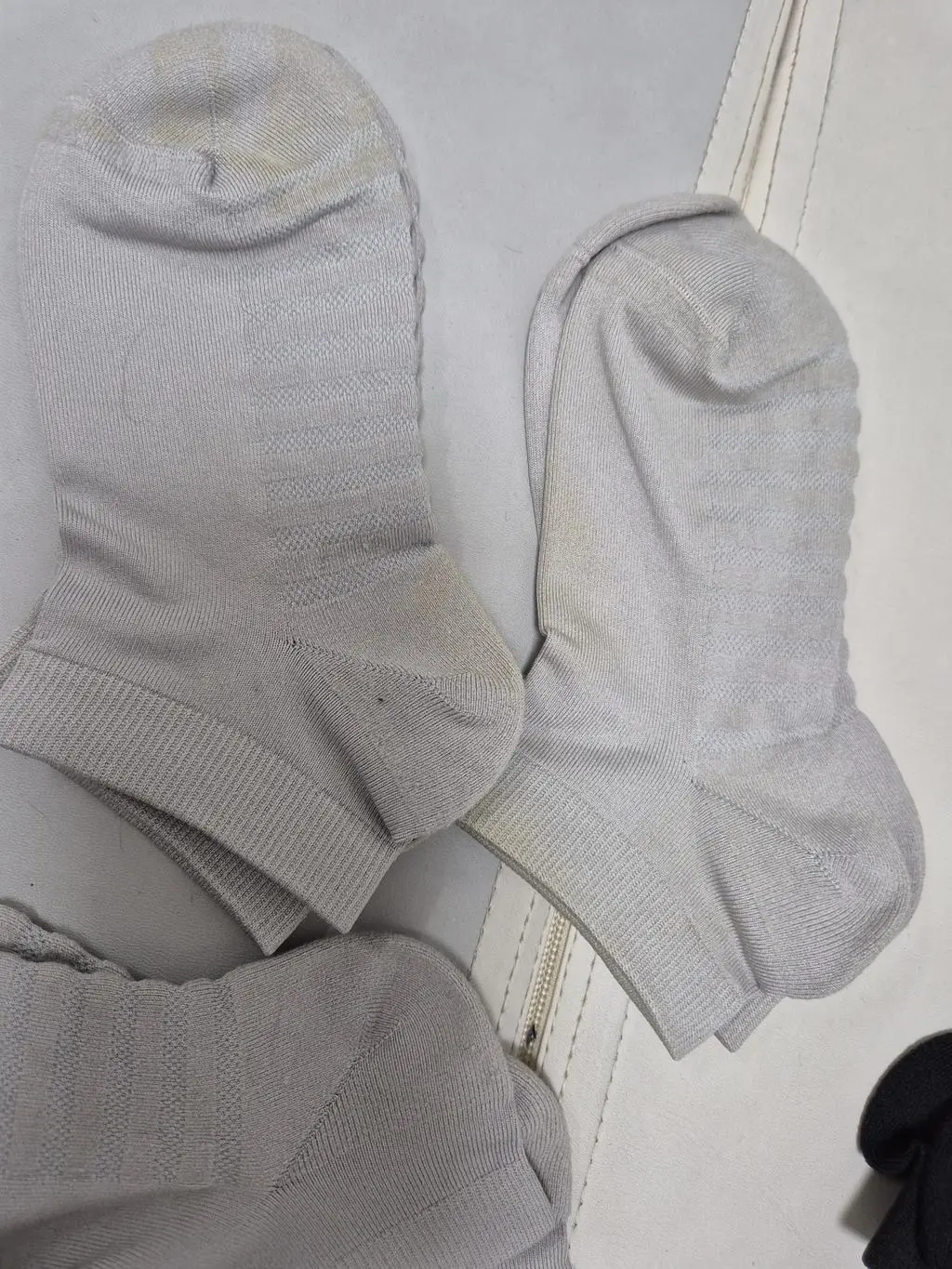 겨울 양말 주문 후 여름 양말은 처음 입니다 이전보단 배송이 늦었어요 도착하자마자 양