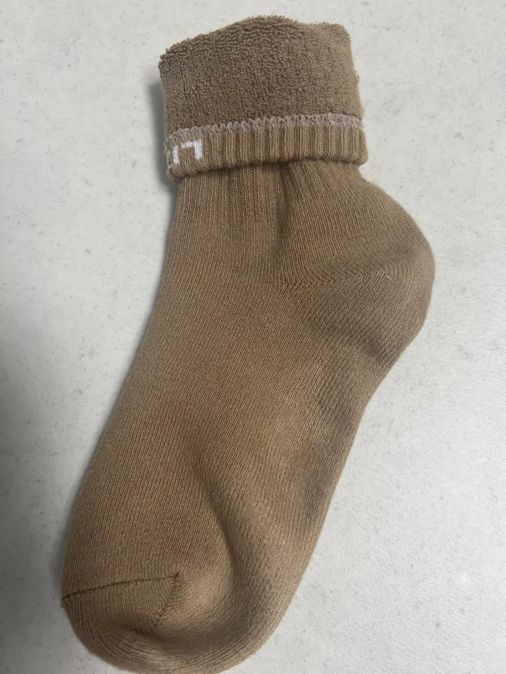 날씨가 갑자기 추워져 기모삭스로 주문했는데 두툼하고 신축성도 좋아 겨울 내내 잘 신