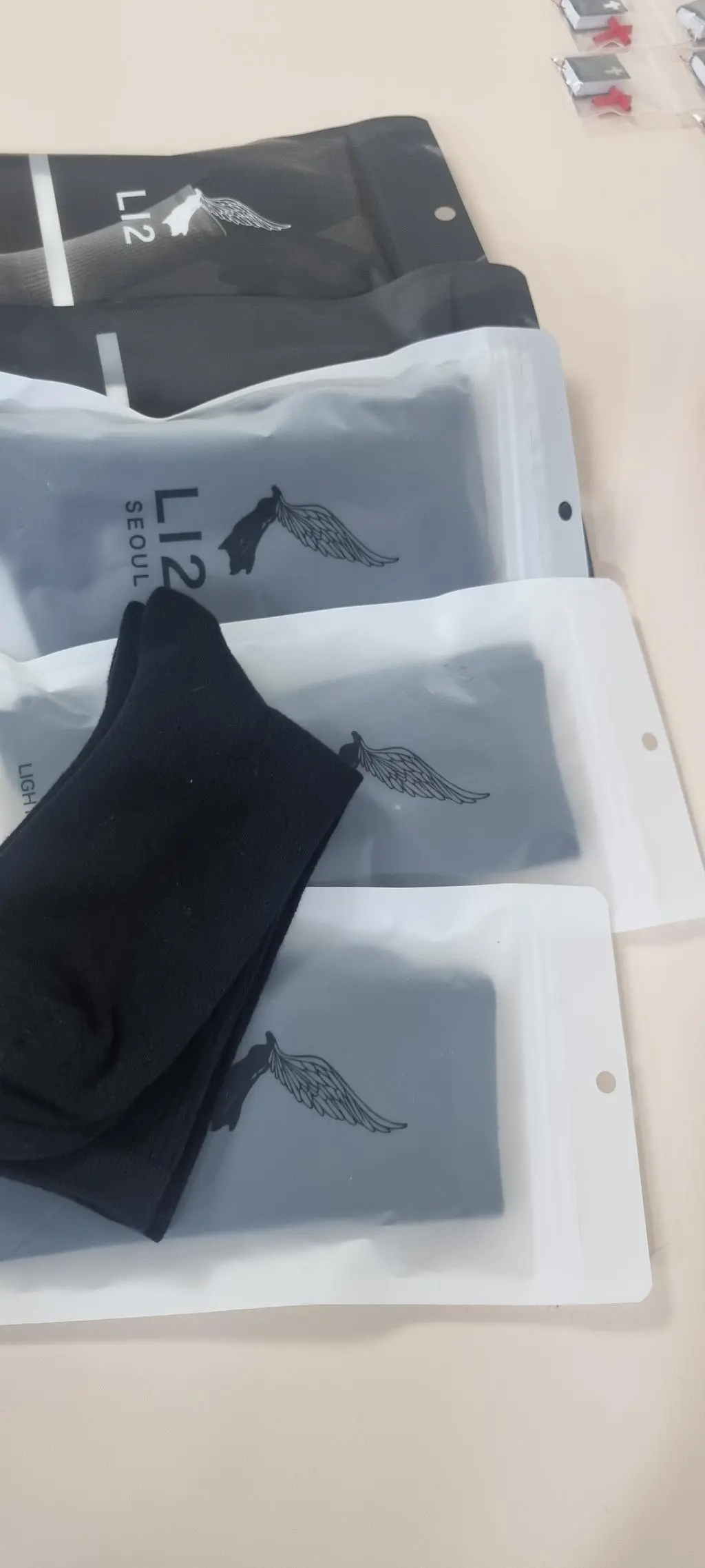 여자들 만 신다가 모두 만족 해서 남편도 주문합니다 
