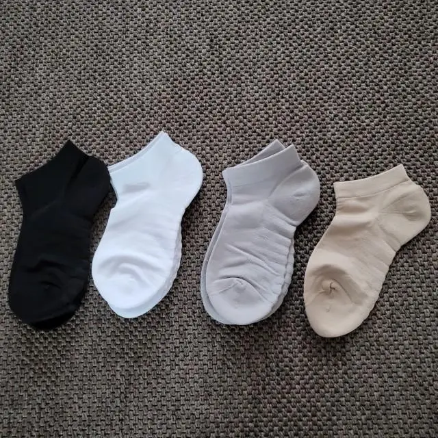 양말 색상 모두 좋아요. 보들 보들 하고 바닥 부분은 폭신 폭신해서 평상시에 신고 있어