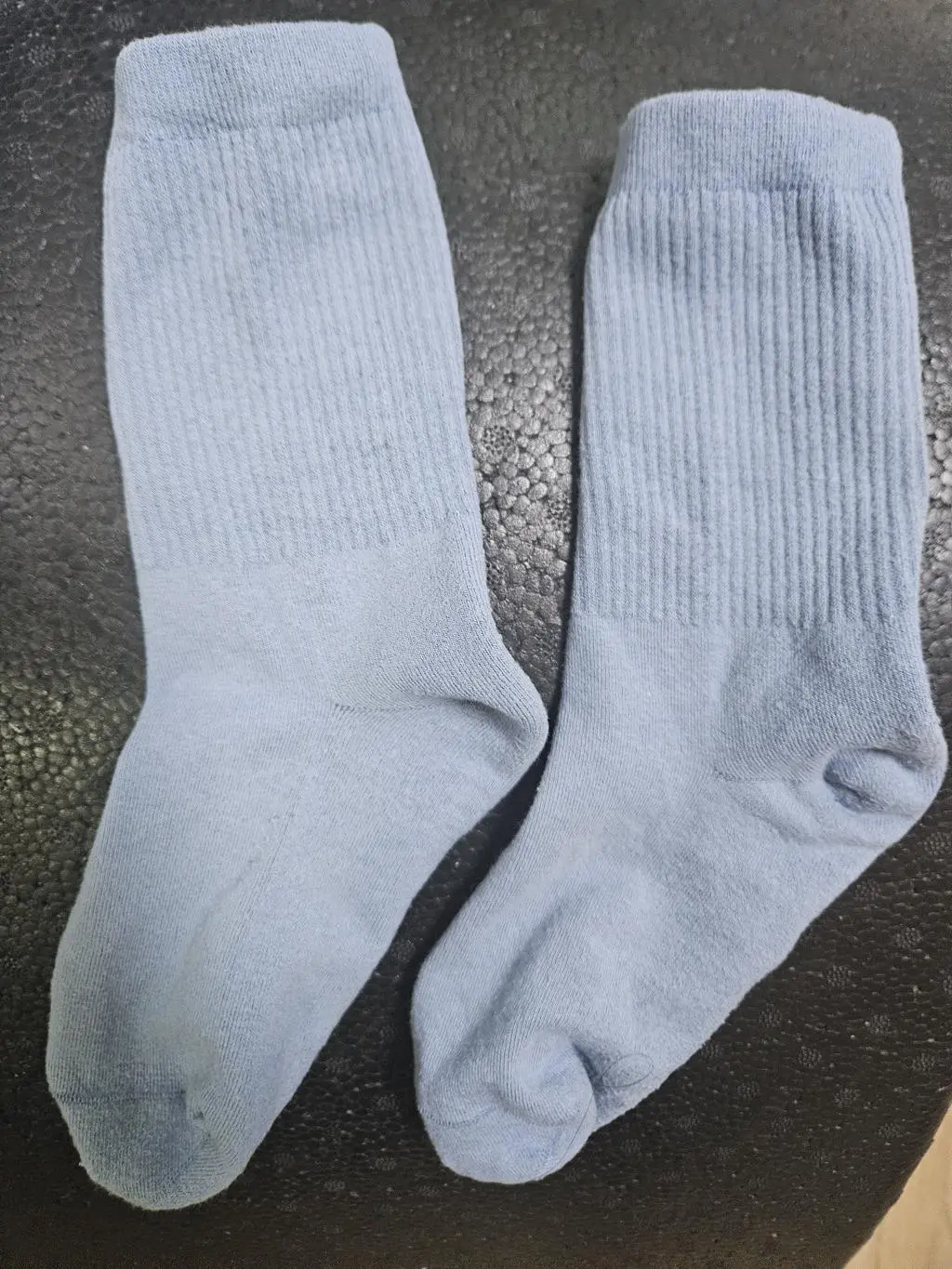 도톰하고 부드럽고 착용 느낌이 좋아요. 