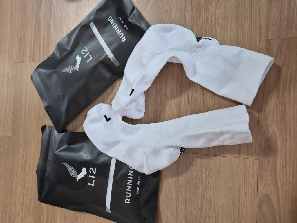 두번정도 신어보구 뛰어봤는데 저는 두께감도 좋고 열도 잘빠지는것 같아 너무 좋았어요