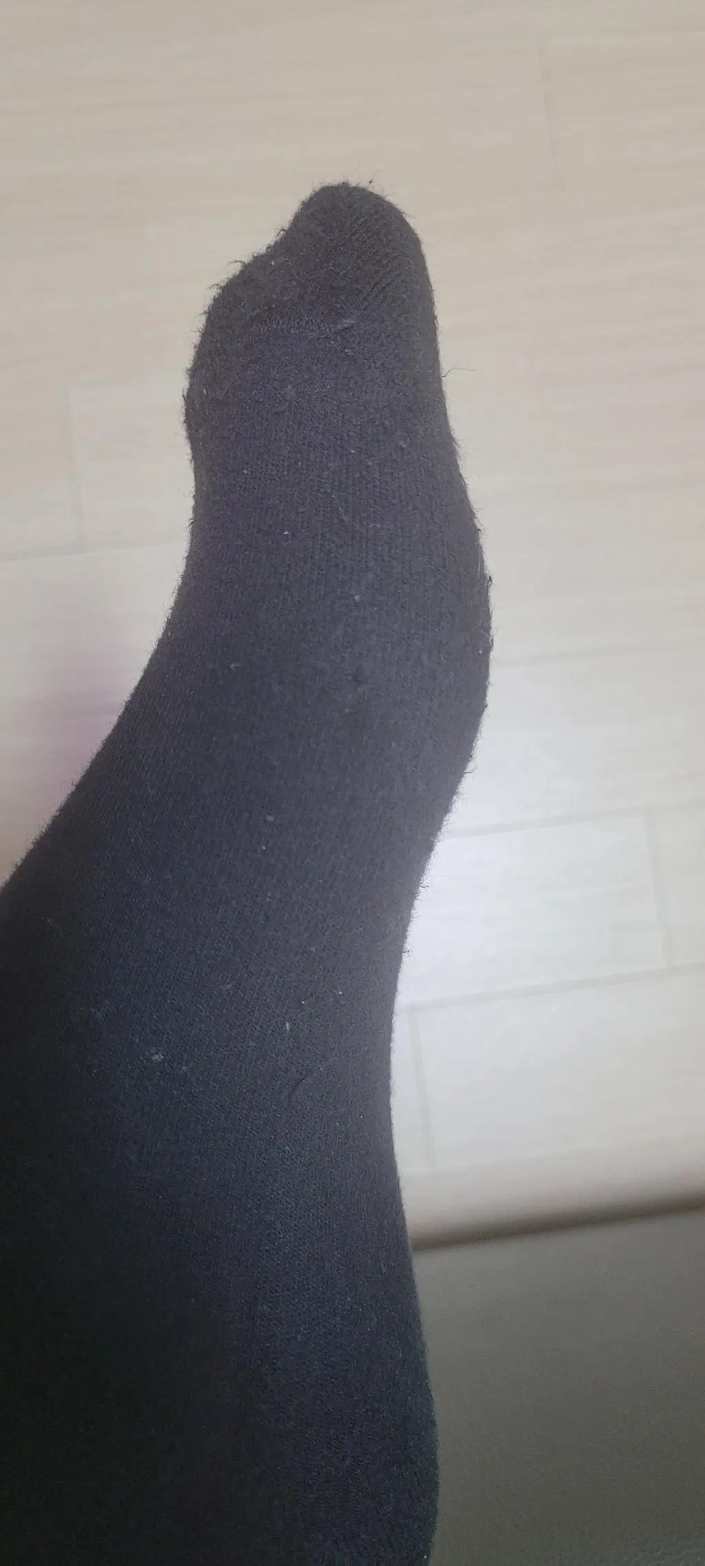 양말 착용감도 좋고 편안한건 사실이나 오래 신지는 못할것 같습니다. 구매한지 2주 정