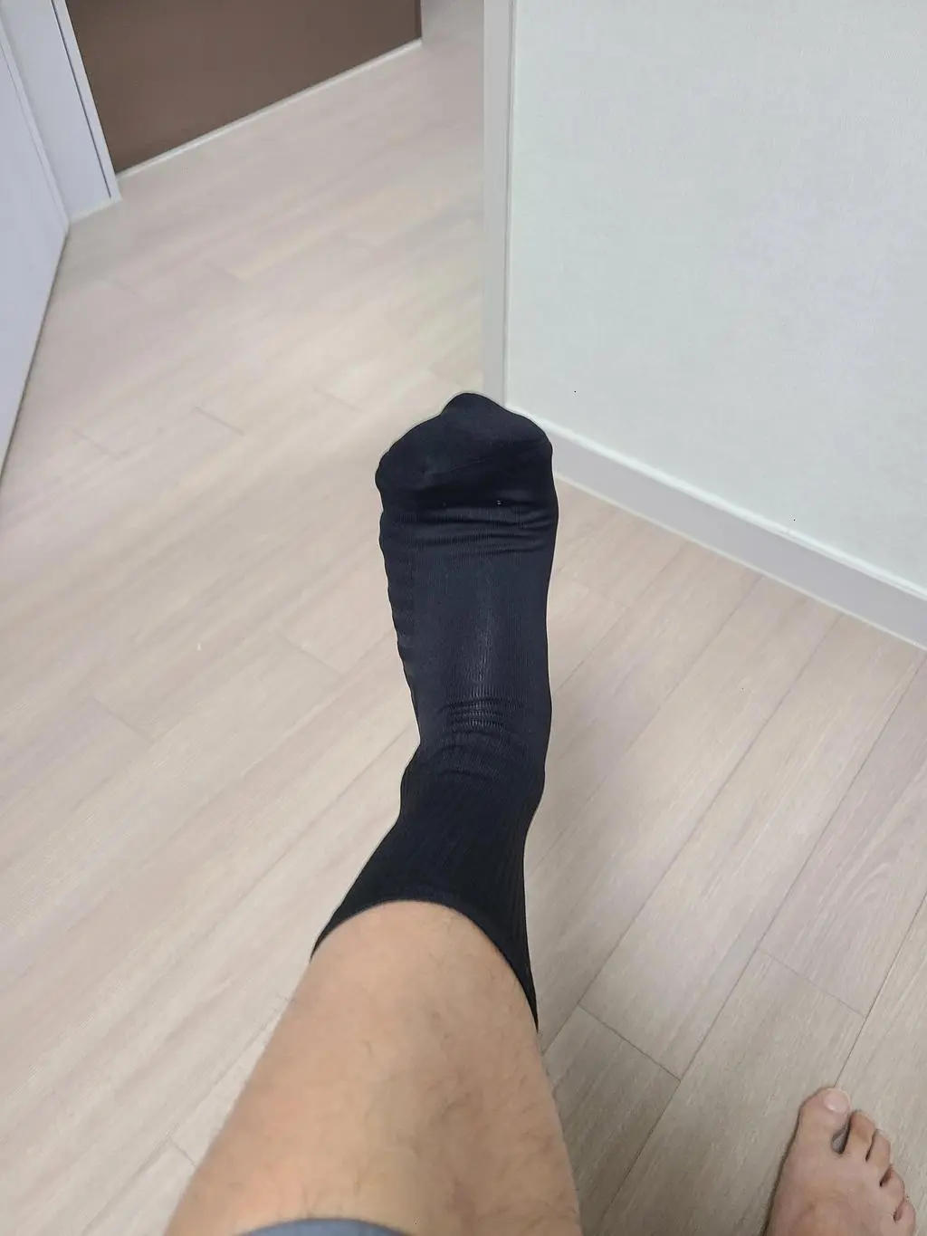 제가 발에 땀이 많아서 스포츠양말을 평소에 신는데 생각보다 시원하지는 않습니다. 대