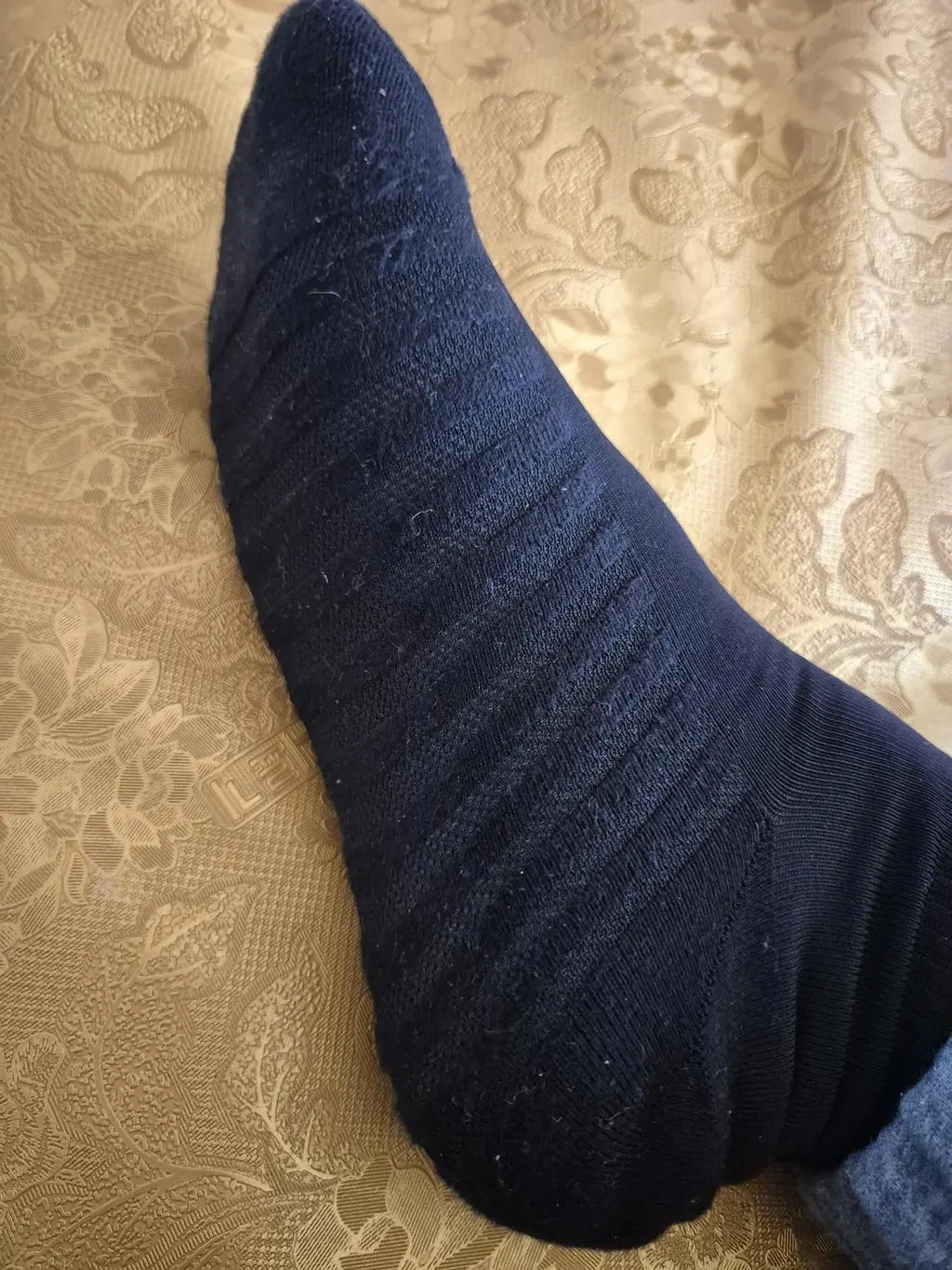 저렴한 양말들만 신다가 처음 재질 좋은거 신으니 아주 편하네요