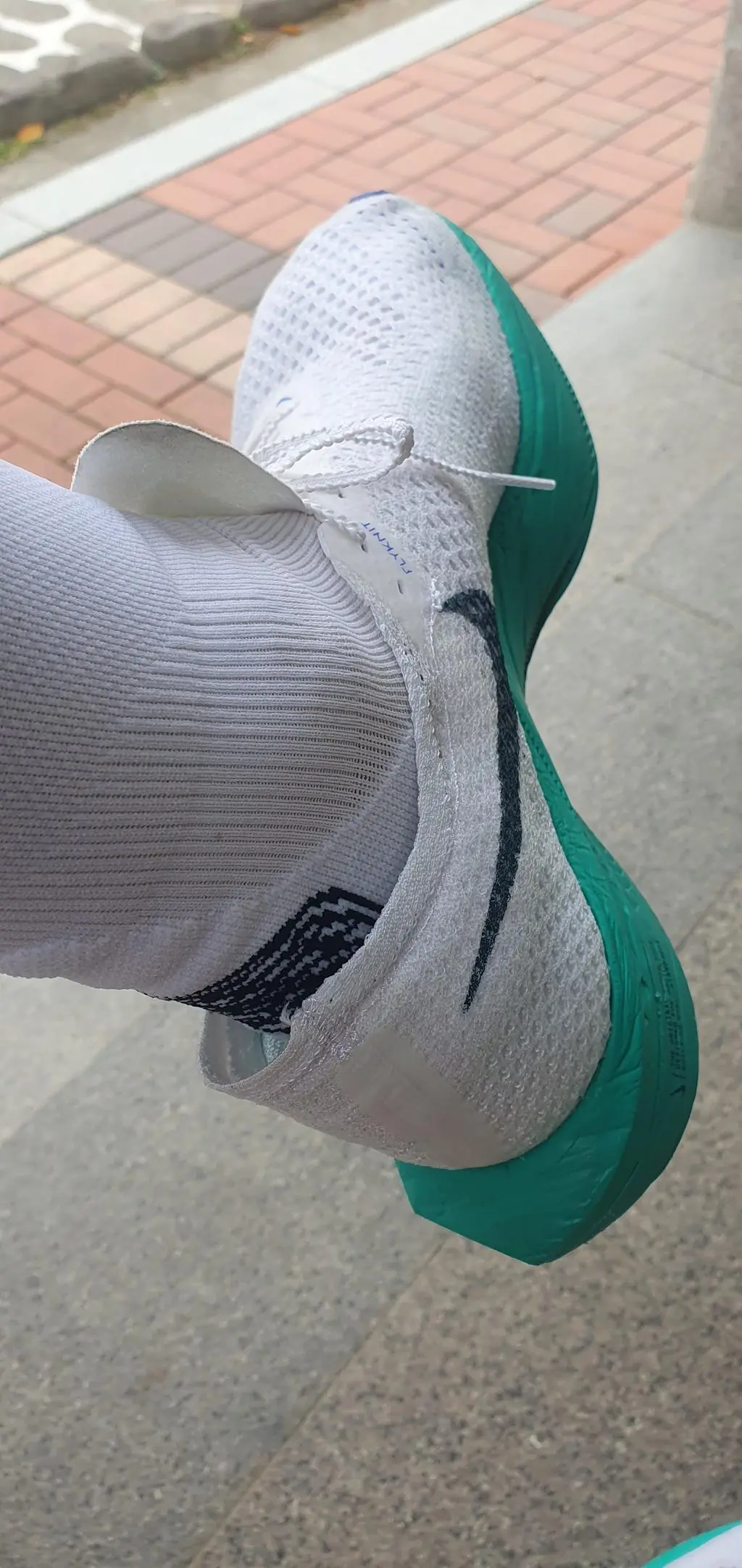 수령후 하프 마라톤에 신어보았는데 매우 만족합니다
