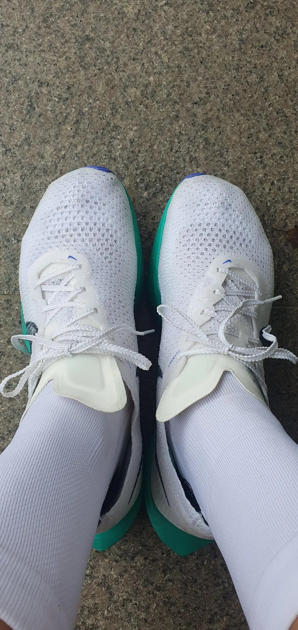 수령후 하프 마라톤에 신어보았는데 매우 만족합니다
