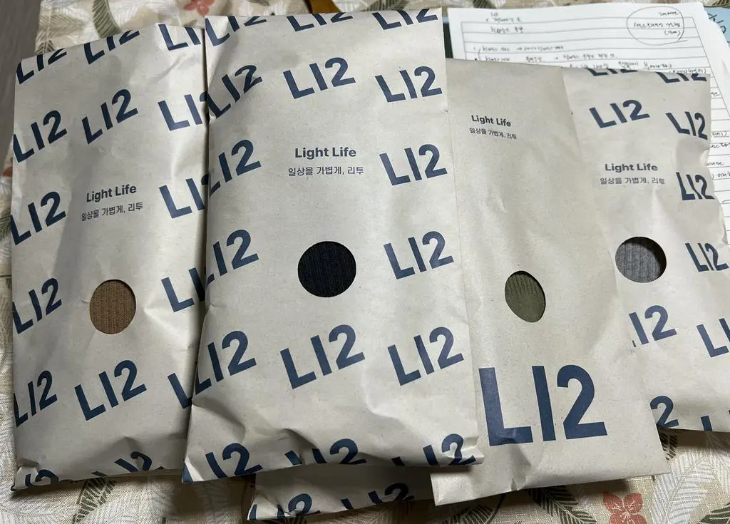 일단 두툼해서 좋았고 오늘처럼 추운 날 발바닥에 땀이 날 정도로 따뜻해서 좋았어요.무