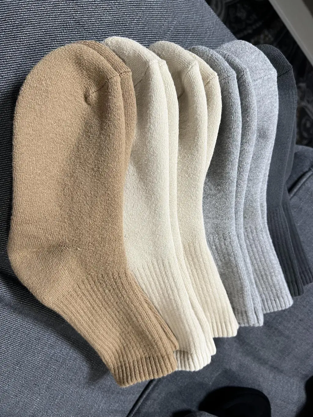 일단 두툼해서 좋았고 오늘처럼 추운 날 발바닥에 땀이 날 정도로 따뜻해서 좋았어요.무