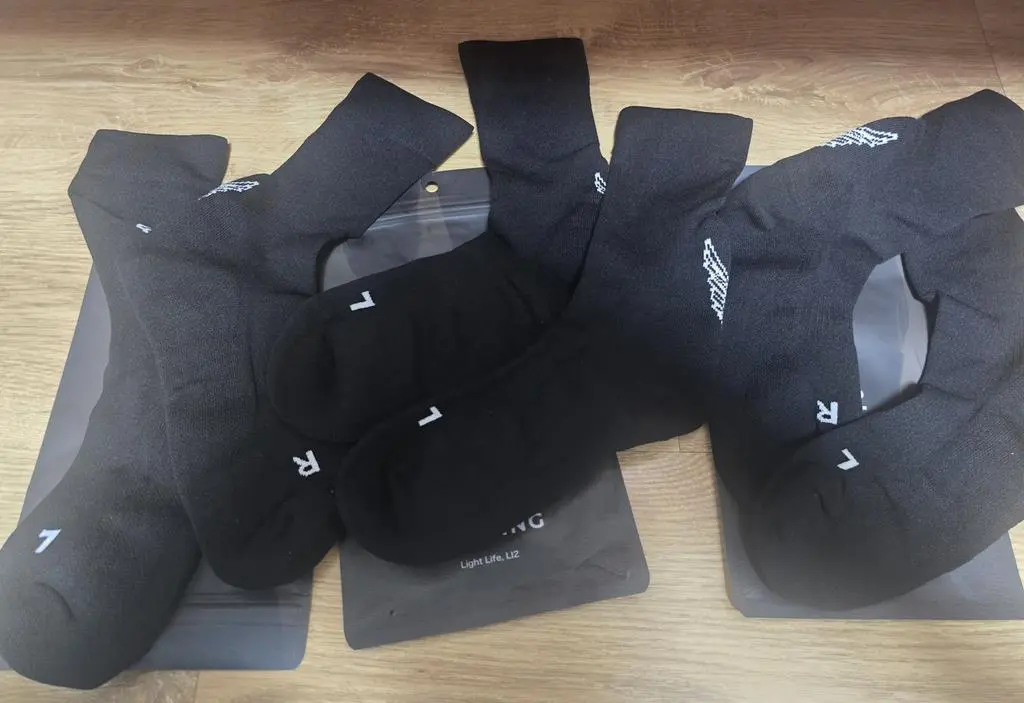 아.. 양말 싼것도 아닌데 양말 세트 중에 양말 왼쪽만 있습니다
