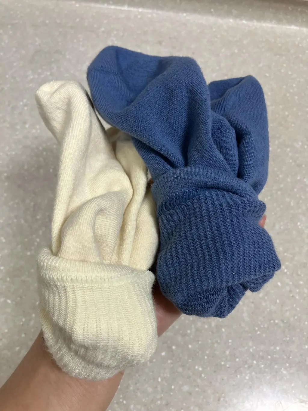 아이 발에 땀이 많아 무좀이 있었는데
