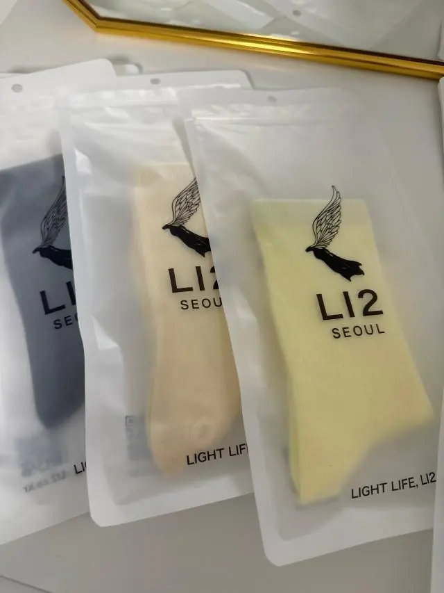 부드럽고 편합니다. 아이도 같이 신어요
