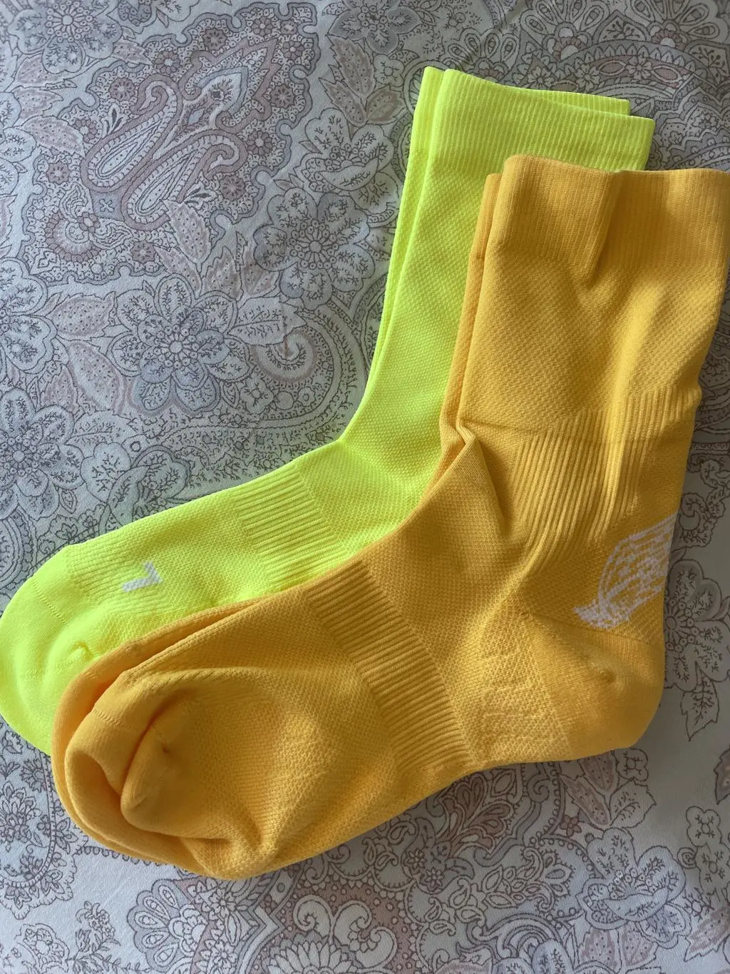 흰색은 기본이고 이컬러감 무엇! 너무 귀엽네요 ㅎ근데 같은사이즈인데 위길이가 차이가