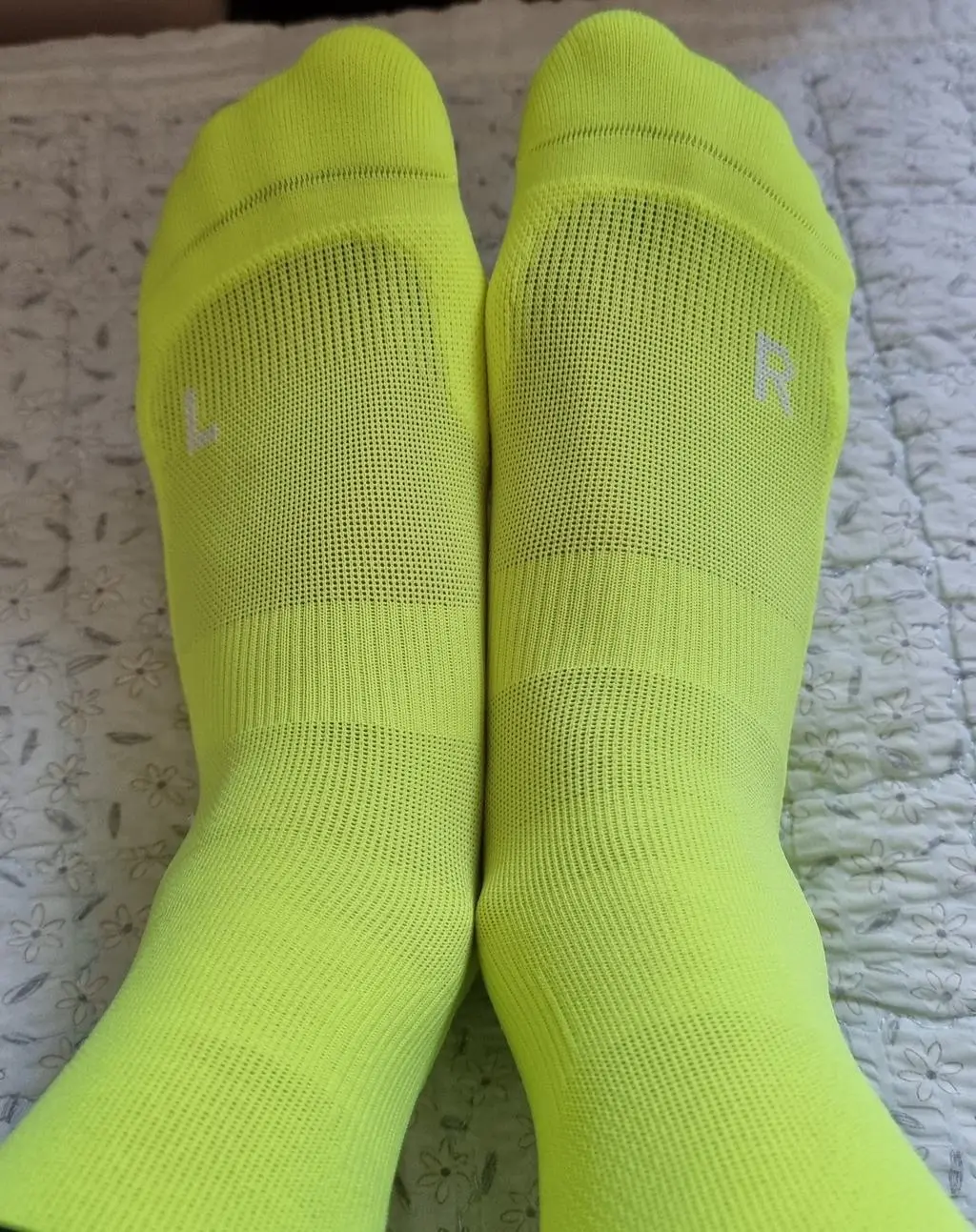 리투에서 이번에 신상으로 블랙 윙 러닝 크루삭스가 출시되어 구매를 했습니다. 여러 러