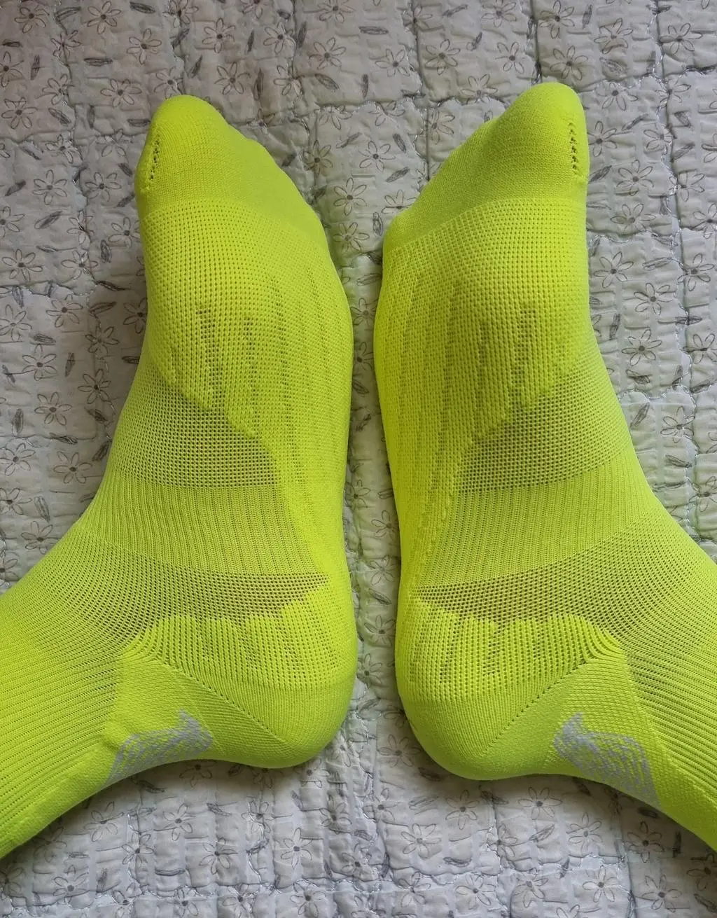 리투에서 이번에 신상으로 블랙 윙 러닝 크루삭스가 출시되어 구매를 했습니다. 여러 러