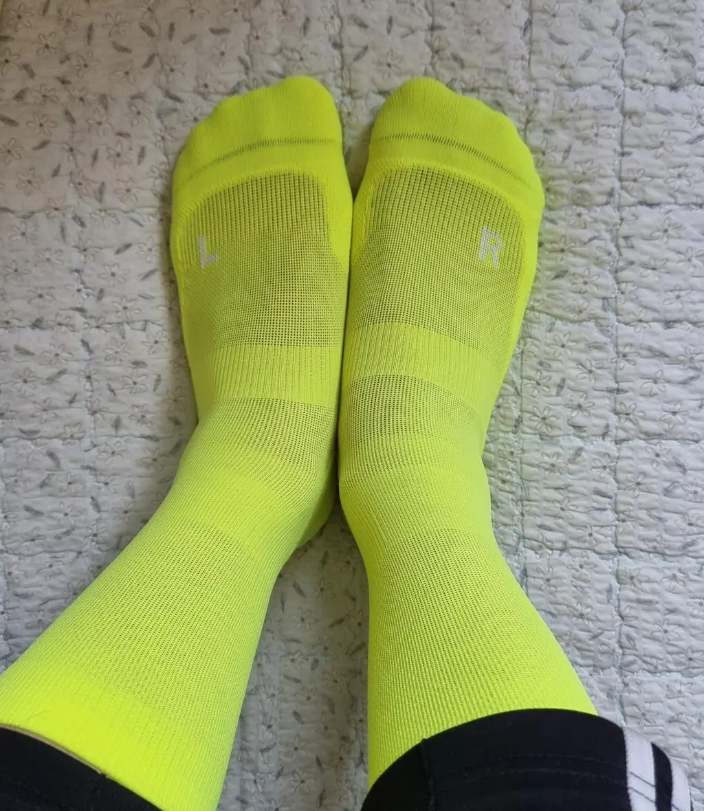 리투에서 이번에 신상으로 블랙 윙 러닝 크루삭스가 출시되어 구매를 했습니다. 여러 러