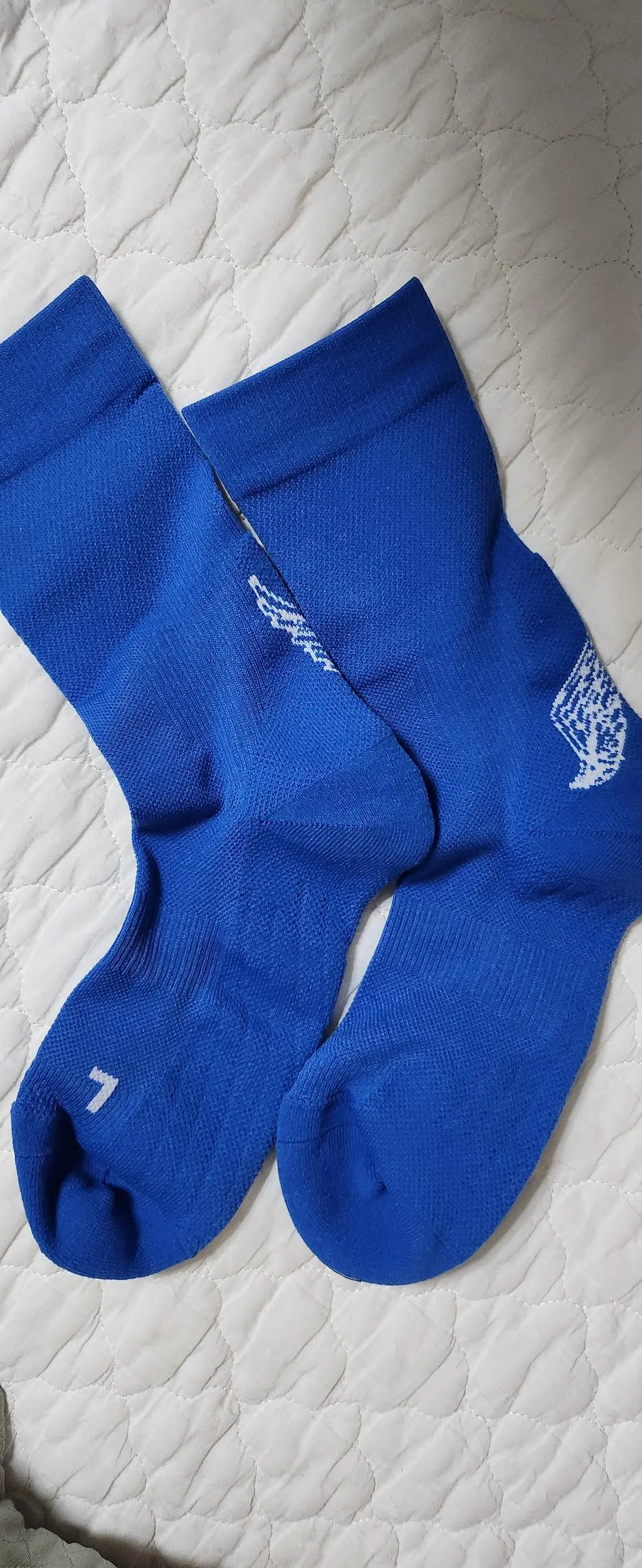 코팔트 블루, 옐로 다 색상도 예쁘고 편하고 쫀쫀하고 발에 착 감기는 느낌이 아주 좋습